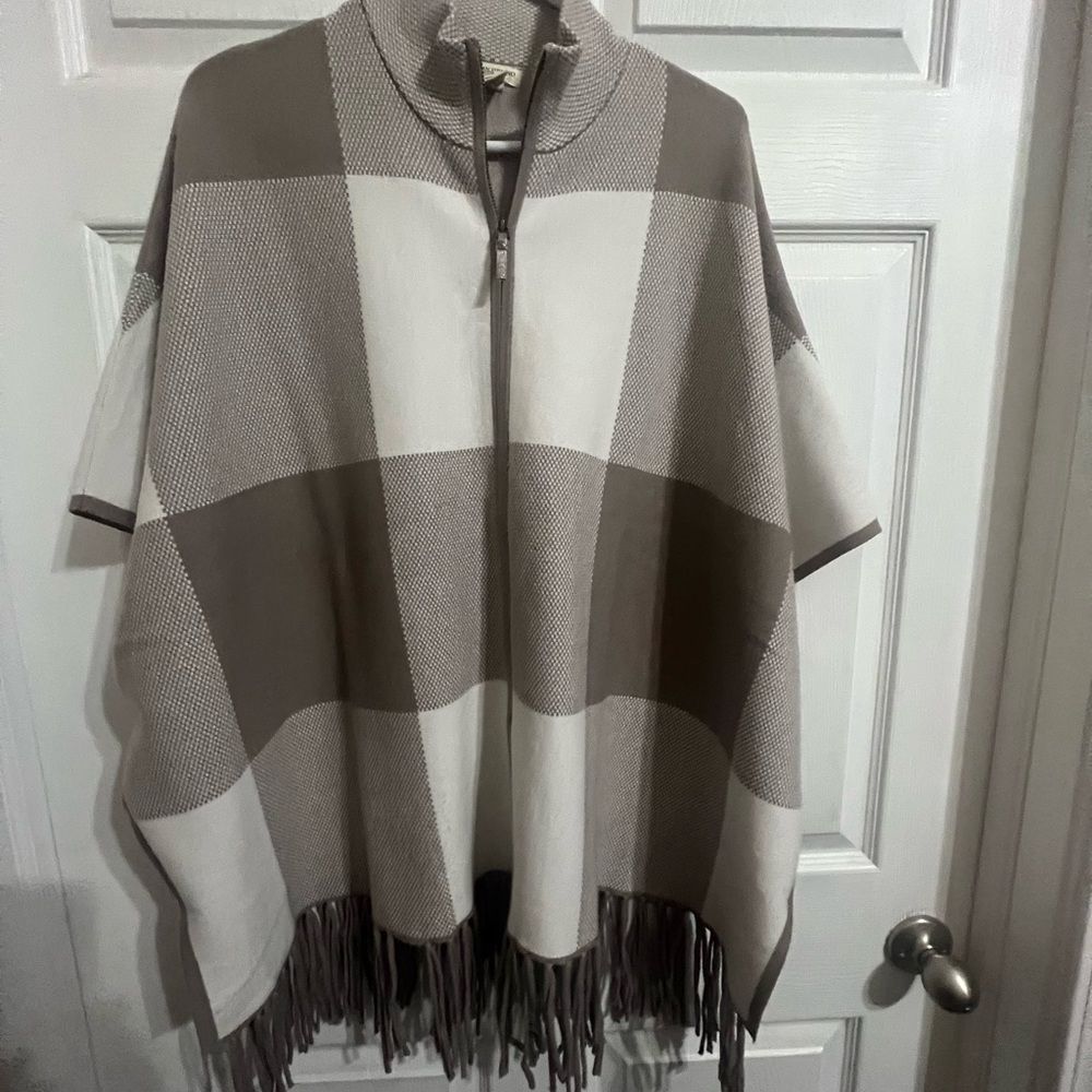 NWOT Christian Siriano Fringed Poncho Sweater, Woman's S : M - Picture 3 of 4
